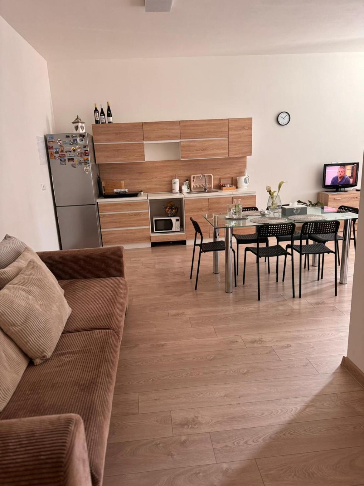 Apartman Ruza ルジョムベロク エクステリア 写真